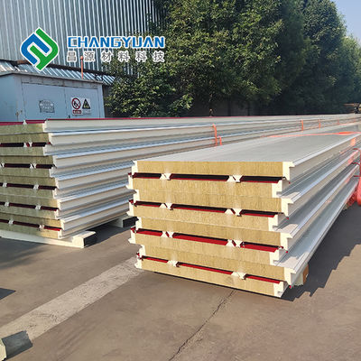 Photovoltaik-Dachplatten mit einer Breite von 1000 mm und einem PU-Felsenwolle- oder PU-Glaswolle-Kern für nachhaltige Energielösungen