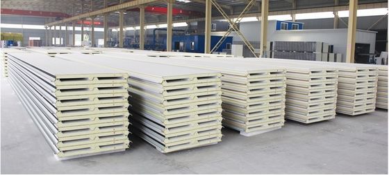 Anpassungsfähige 100mm Pu Sandwich Dachplatte überlegene Wärme- und Schalldämmung