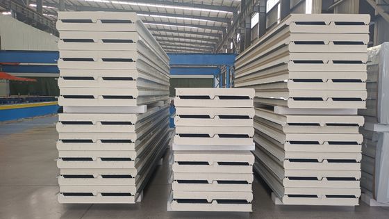 Feuerdicht / wasserdicht 1000 mm PU Glaswolle Sandwich Dachplatte