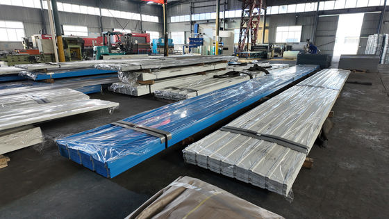 Hohe Oberflächenflexibilität: Metallplatten für einfache Installation
