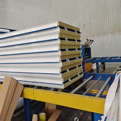 Photovoltaik-Dachplatten mit einer Breite von 1000 mm und einem PU-Felsenwolle- oder PU-Glaswolle-Kern für nachhaltige Energielösungen