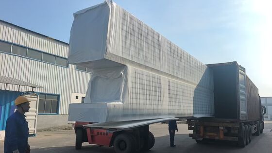 PIR-Dachplatten mit Polyisocyanurat-Schaumkern mit Wärmeleitfähigkeit ≤ 0,02 W/m·K, Brandfestigkeit der Klasse B und Korrosionsbeständigkeit