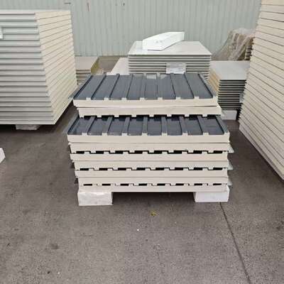 PIR-Dachplatten mit Polyisocyanurat-Schaumkern mit Wärmeleitfähigkeit ≤ 0,02 W/m·K, Brandfestigkeit der Klasse B und Korrosionsbeständigkeit